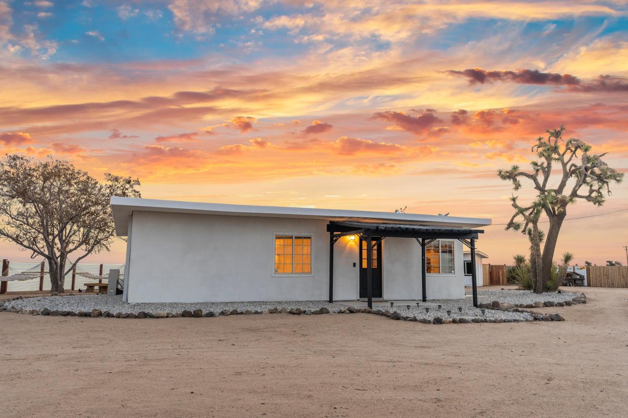 Private Jt Cabin - Ev L2 Station, Hammocks, Fire Pit, Bbq, Bocce Ball, Cornhole Yucca Valley Eksteriør billede