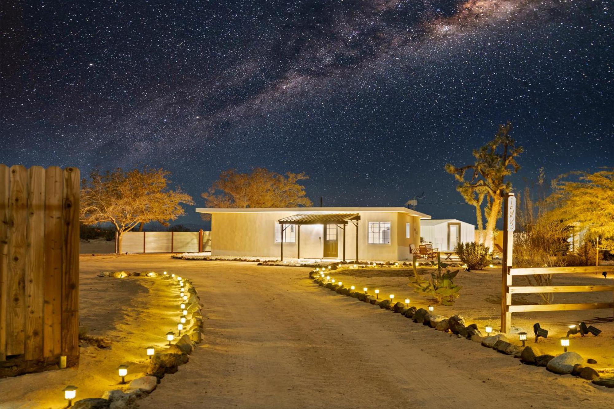 Private Jt Cabin - Ev L2 Station, Hammocks, Fire Pit, Bbq, Bocce Ball, Cornhole Yucca Valley Eksteriør billede